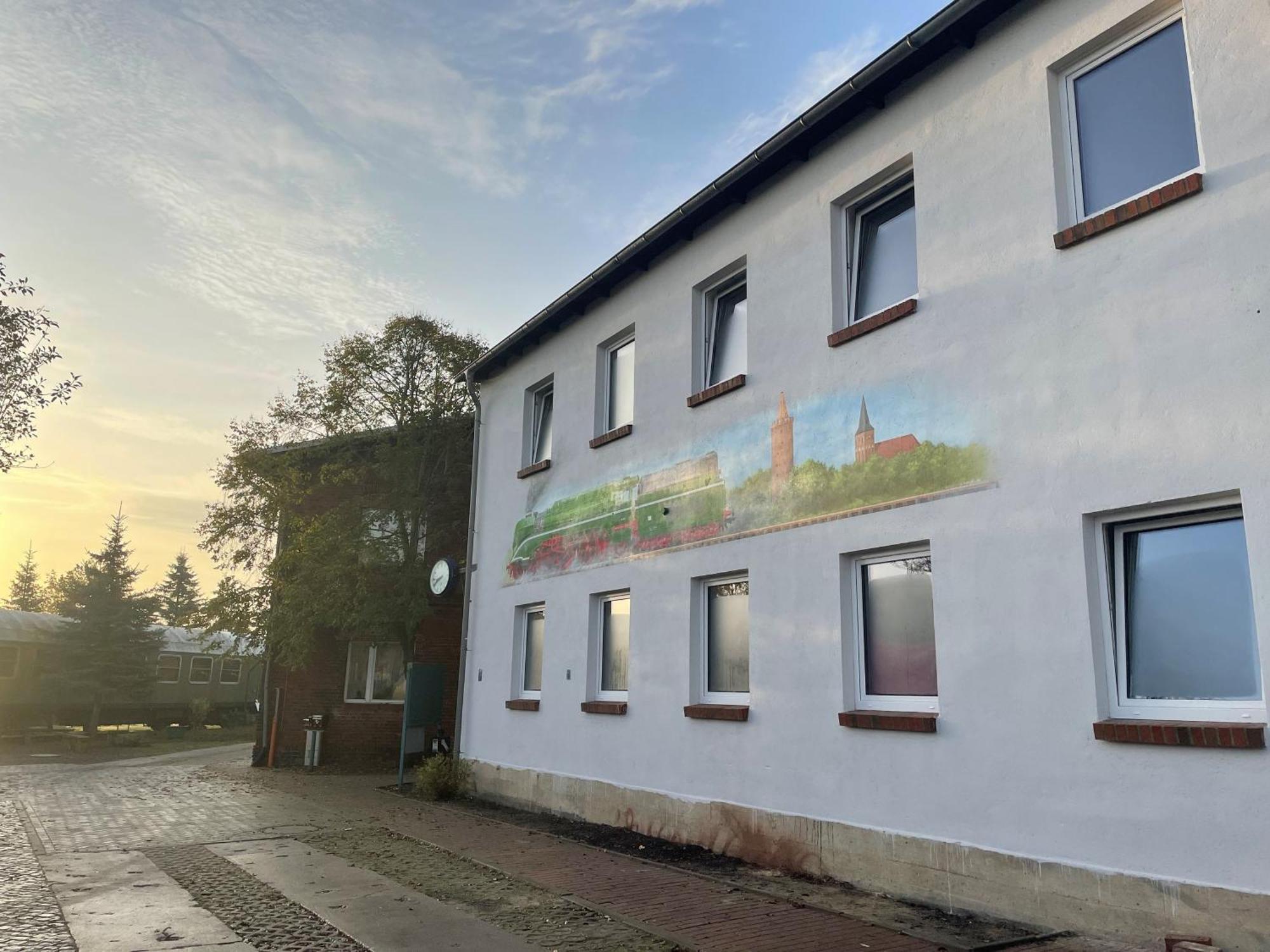 Lokschuppen Pasewalk- Gaestehaus Lokschuppen Ngoại thất bức ảnh