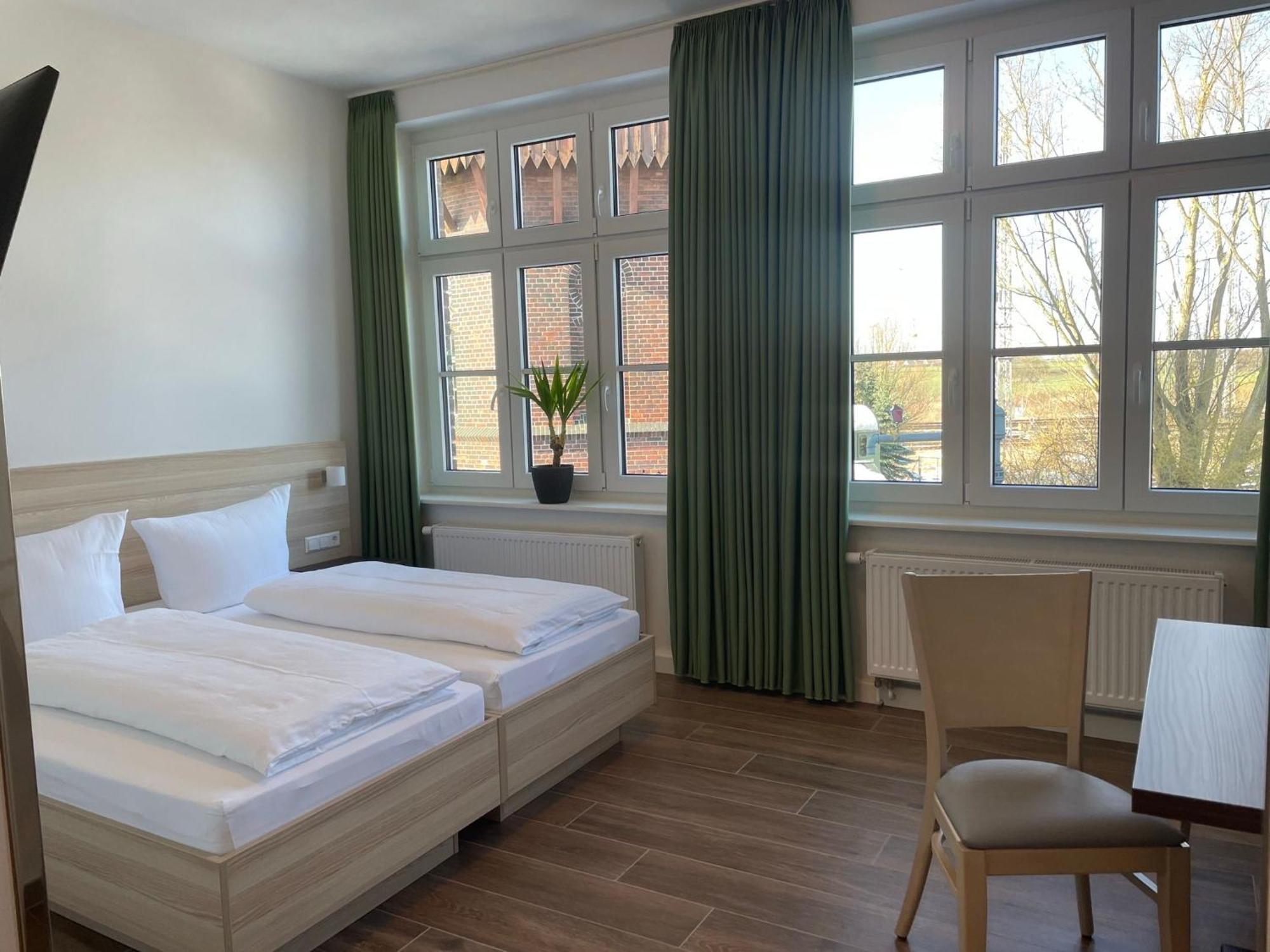 Lokschuppen Pasewalk- Gaestehaus Lokschuppen Ngoại thất bức ảnh